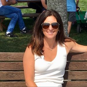 Meet your Posher, Suzanne